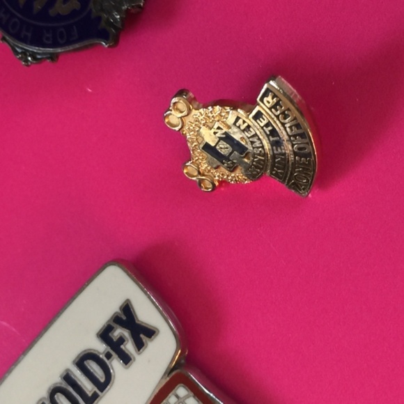 Pins - Picture 3 of 7